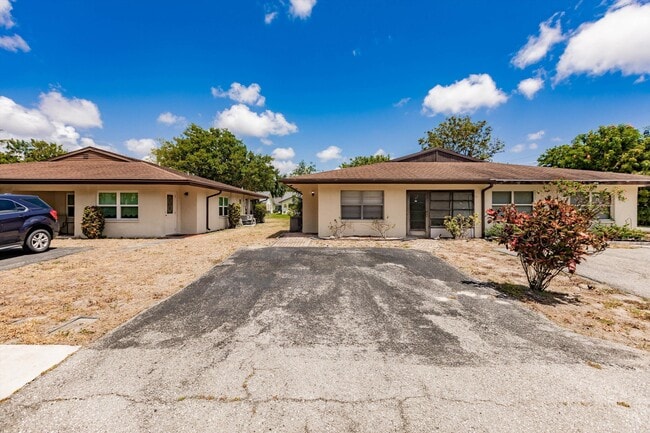 Building Photo - 5029 Rose Hill Dr
