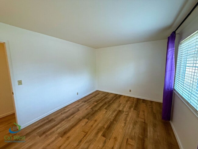 Building Photo - $2595 - 2 Bed/1 Bath Townhome in North San Jose-Near Lightrail