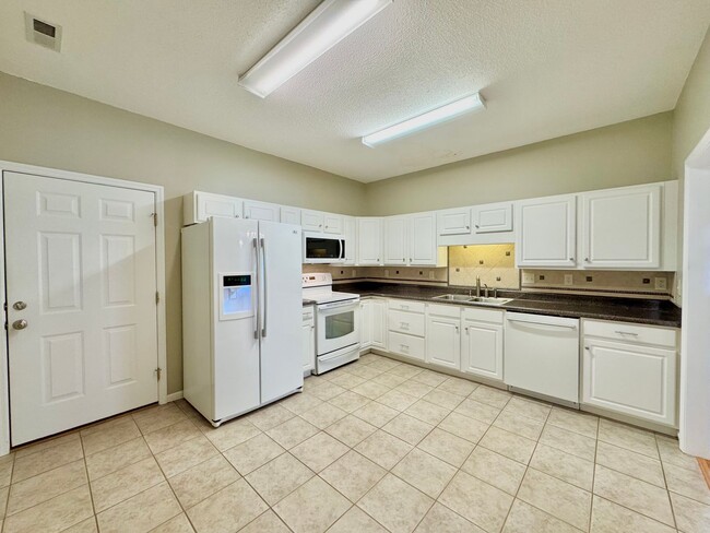Building Photo - Beaver Creek 3 Bedroom/2 Bathroom Condo