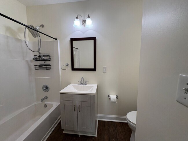 Building Photo - 2/2 Charming Home in West Greenville!