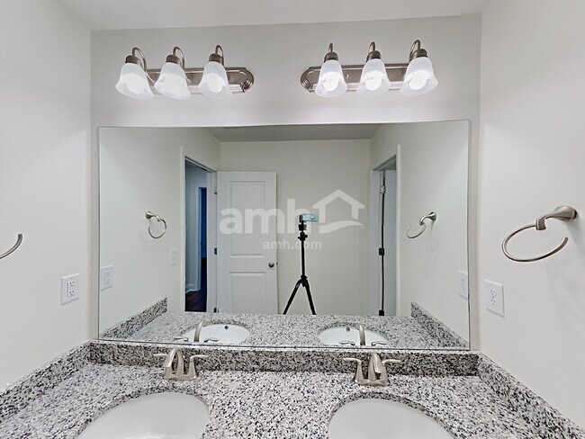 Building Photo - 132 Rivulet Dr