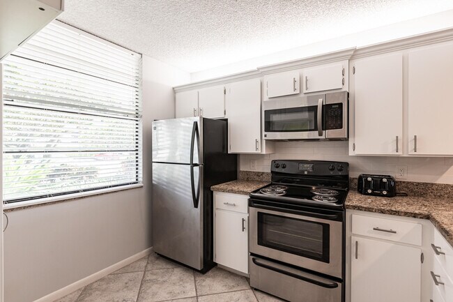 Building Photo - 3540 Whitehall Dr