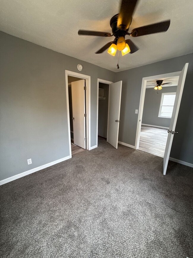 Building Photo - 3 bedroom/1 bathroom house