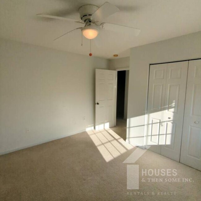 Building Photo - 18 Whitethorn Ln