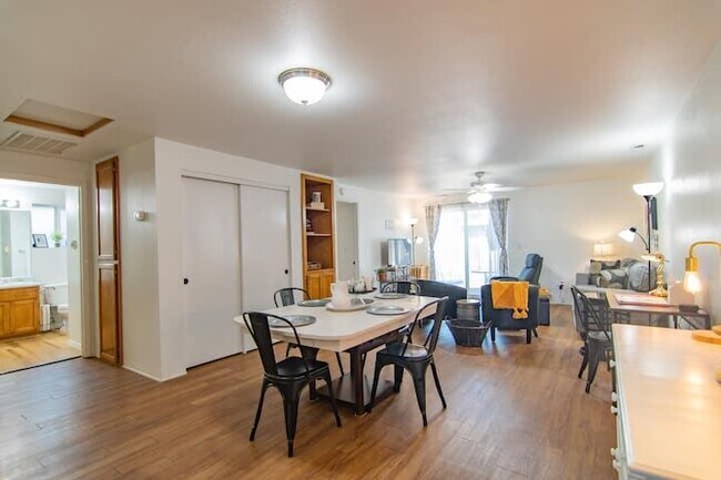 Building Photo - 565 Primrose Dr