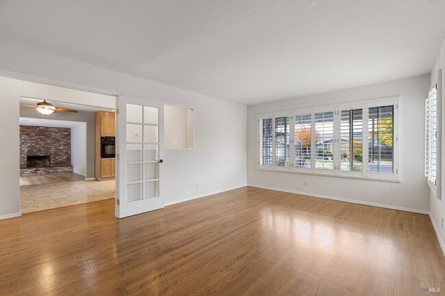 Building Photo - 700 Tamarack Dr