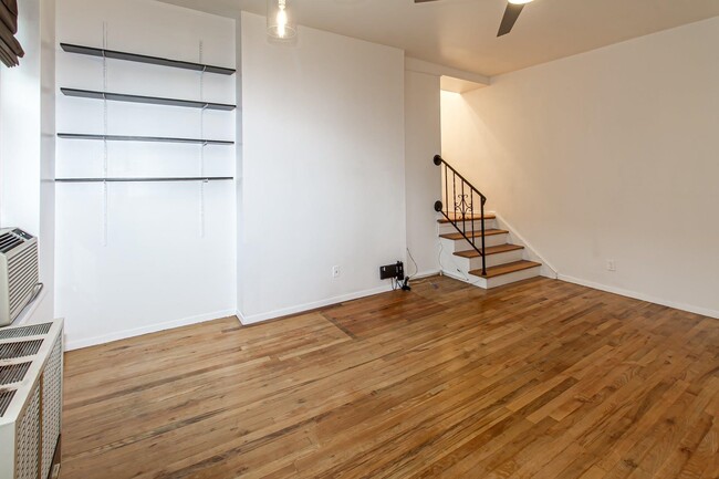 Building Photo - 264 9th St