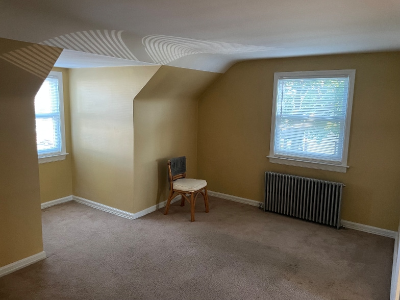 Primary Photo - 220 Jackson Ave
