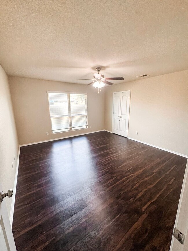 Building Photo - Quiet 3/2 House in Meadowcreek w/ Aug Move in!