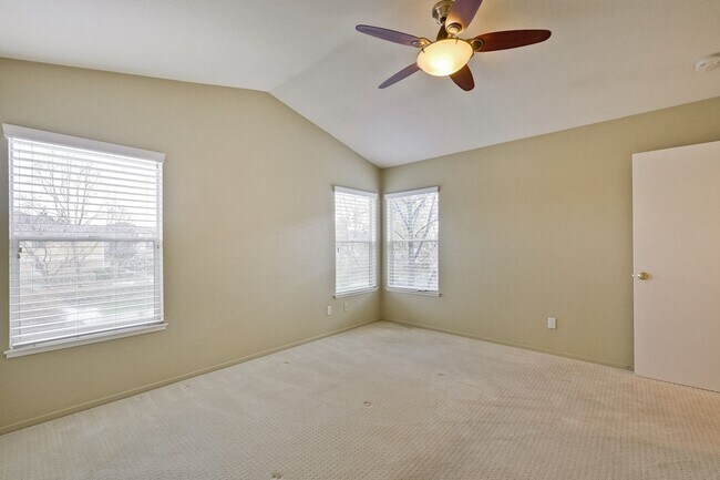 Building Photo - Awesome 3 Bedroom  Home Near Rivermark Plaza!