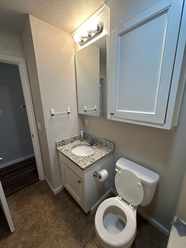 Building Photo - Total Remodel 3bed, 2bath, 2car in S Norman