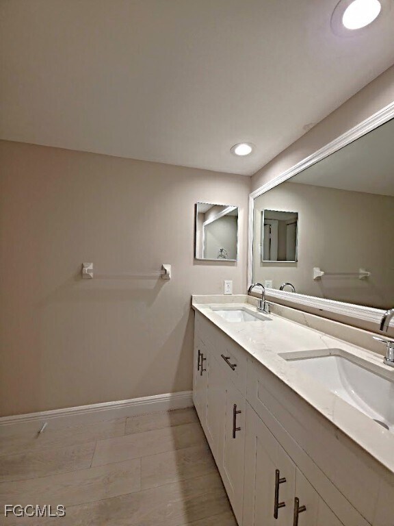 Building Photo - 5249 Cedarbend Dr