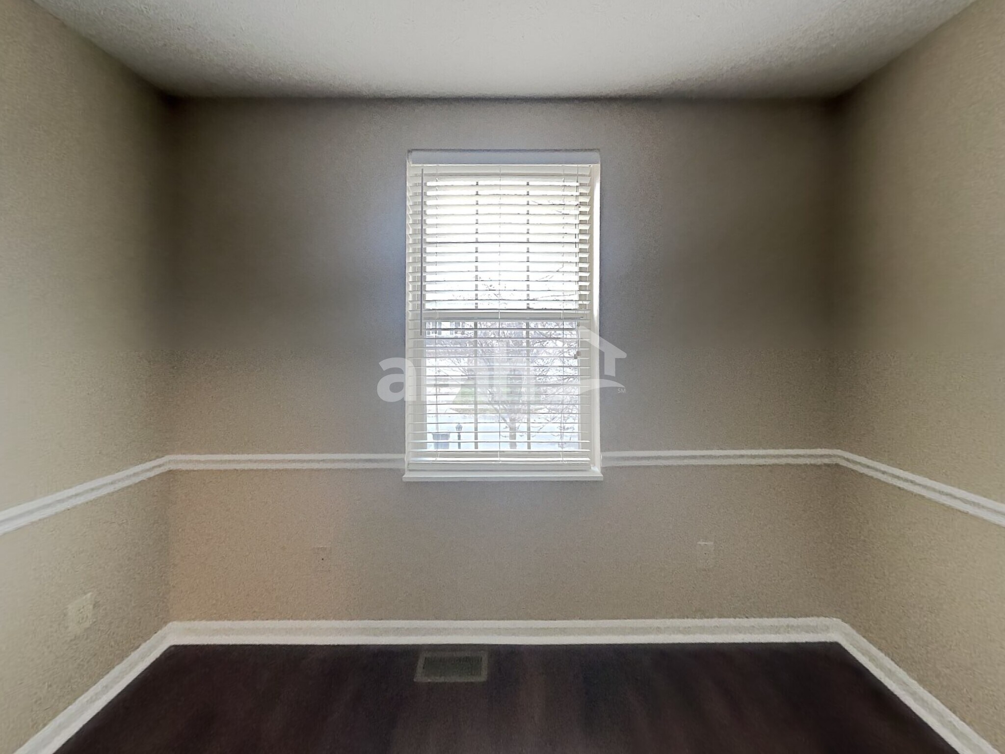 Building Photo - 10604 Magenta Dr