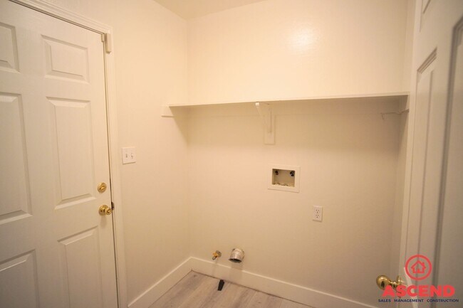 Building Photo - Lovely Home in Southwest Bakersfield!-SOLA...