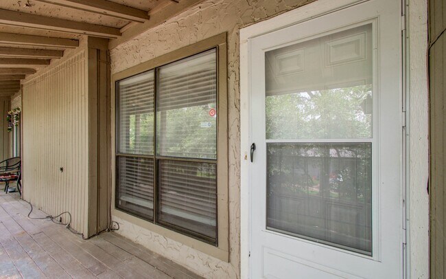 Building Photo - 5711 Sugar Hill Dr