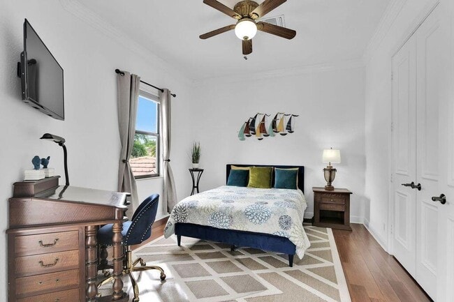 Building Photo - 10703 Versailles Blvd