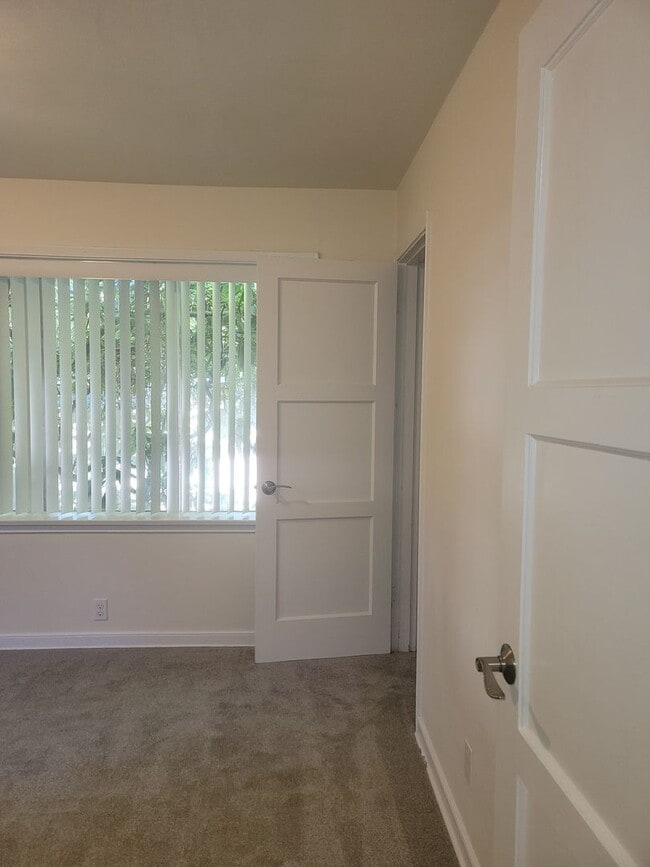 Building Photo - 3416 NE 80th St