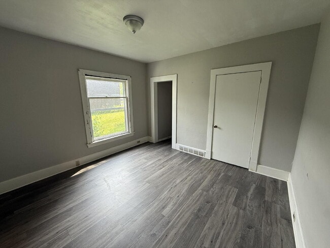 Building Photo - 1BR Main Floor Apartment in Wayland