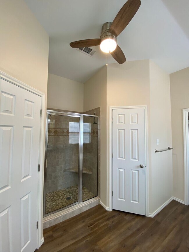 Building Photo - 5002 Scarlet Oak Dr