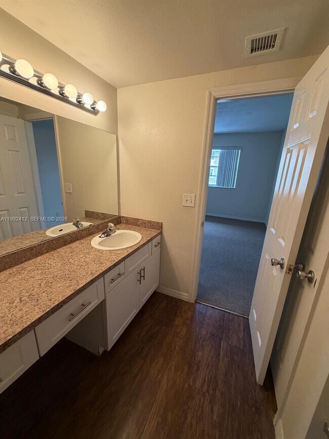 Building Photo - 200 SW 117th Terrace