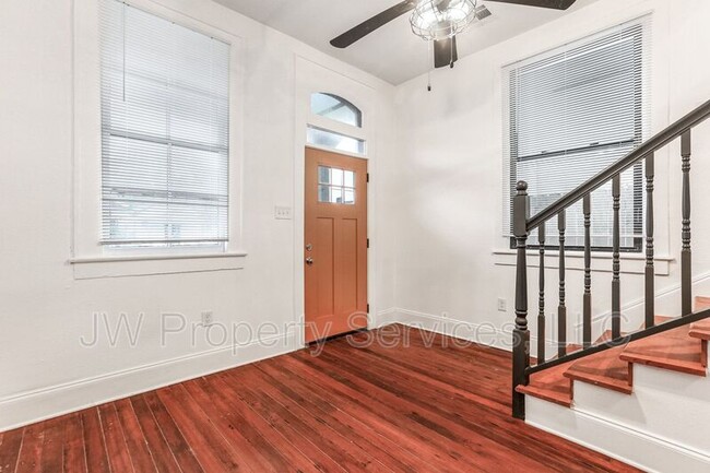 Building Photo - 2120 New Orleans St