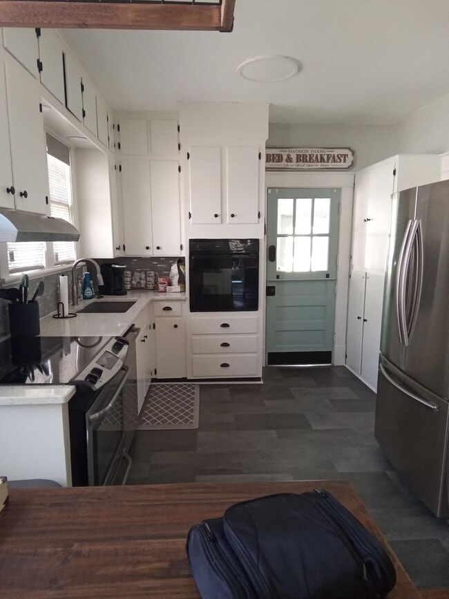 Building Photo - Fully Furnished Home Just Minutes From LU