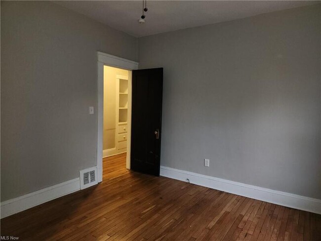 Building Photo - 2831 Avondale Ave