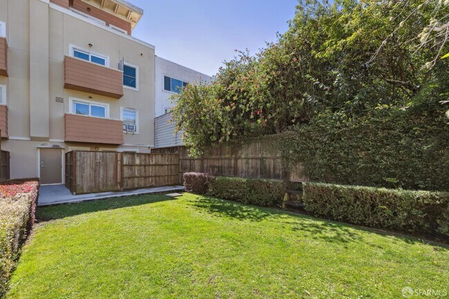 Building Photo - 1592 Dolores St