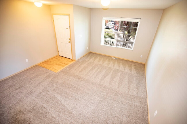 Building Photo - 34604 Cranberry Ct SE