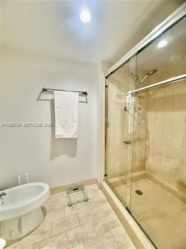 Building Photo - 1717 N Bayshore Dr