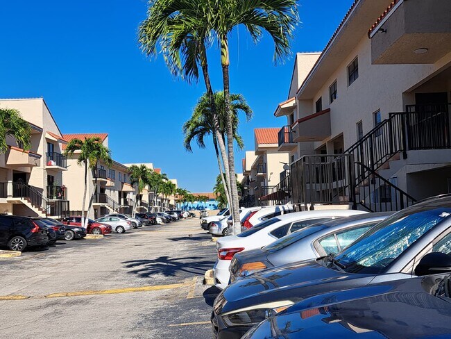 Building Photo - 5525 W 26th Ct