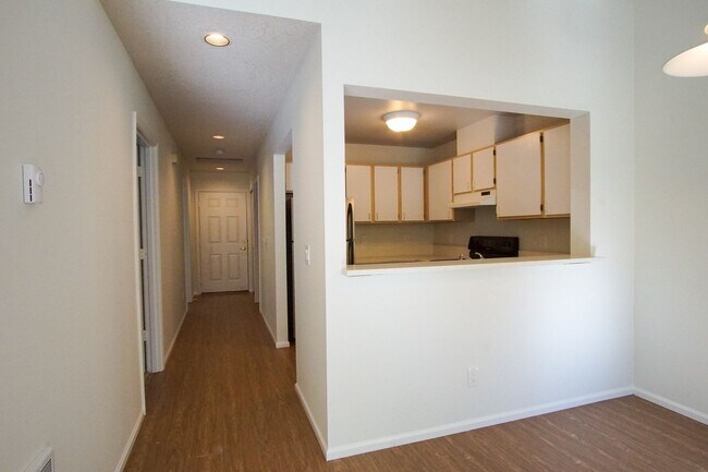 Building Photo - $250 OFF!! Lair Hill-Spacious & Updated 2-...