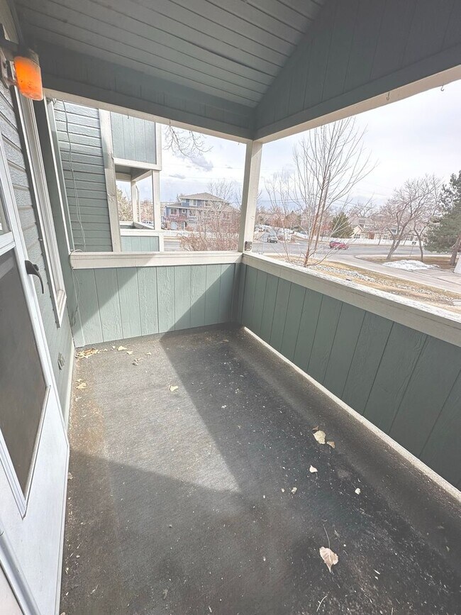 Building Photo - Newly Updated Townhome with Three Balconie...