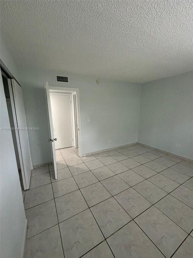 Building Photo - 8101 SW 73rd Ave
