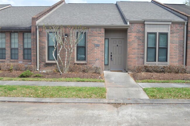 Building Photo - 111 Manor Pl
