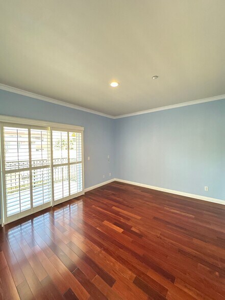 Building Photo - 120 De Anza St