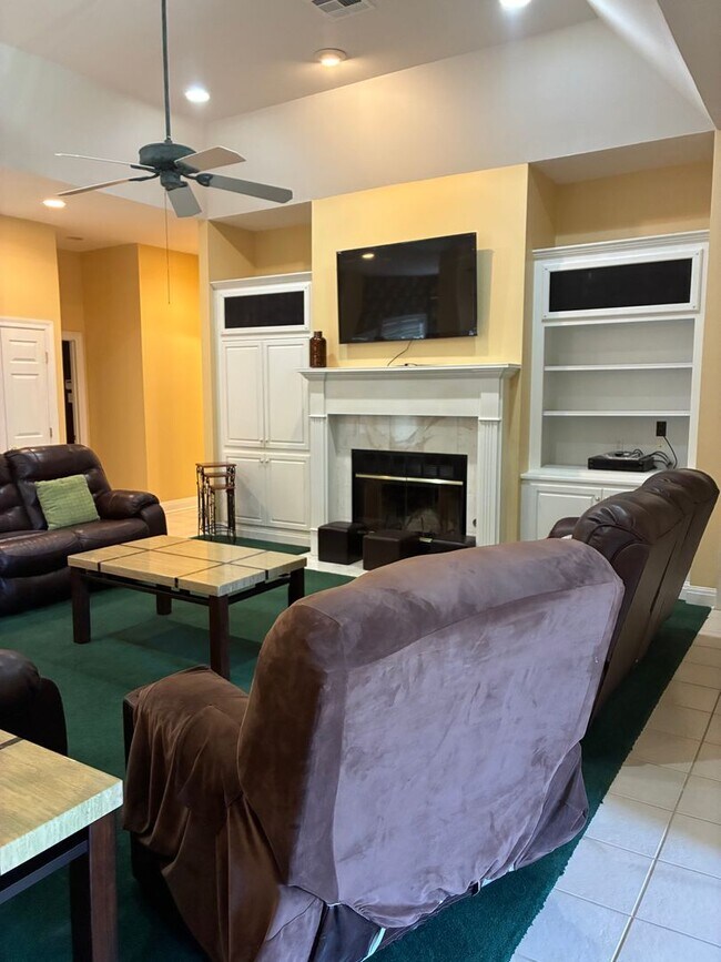 Building Photo - 4 Bed 3 Bath FULLY Furnished House South Lake Charles