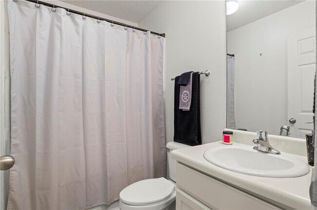 Building Photo - 8650 E Hamilton Bridges Dr