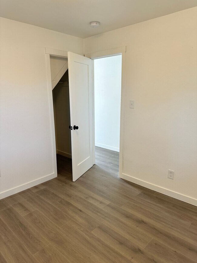 Building Photo - Completely remodeled Adorable home in Conv...