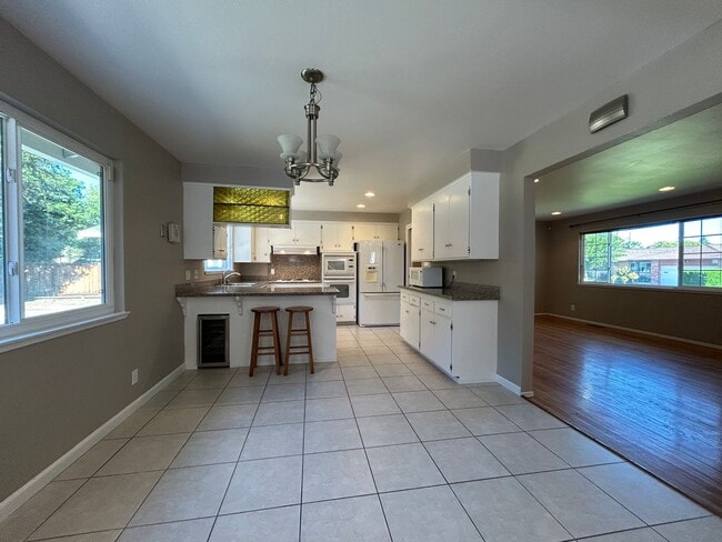 Building Photo - Spacious Single-Story 4BR Home with Bonus ...
