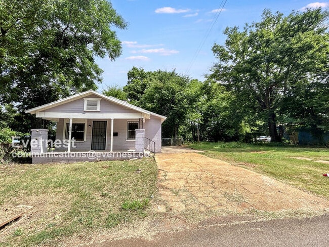Building Photo - PROMO!!! 2-Bedroom Home with Off-Street Parking / Pet-Friendly / Vouchers Accepted / Available Now!