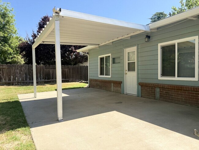 Building Photo - Charming and newly upgraded home. AVAILABL...