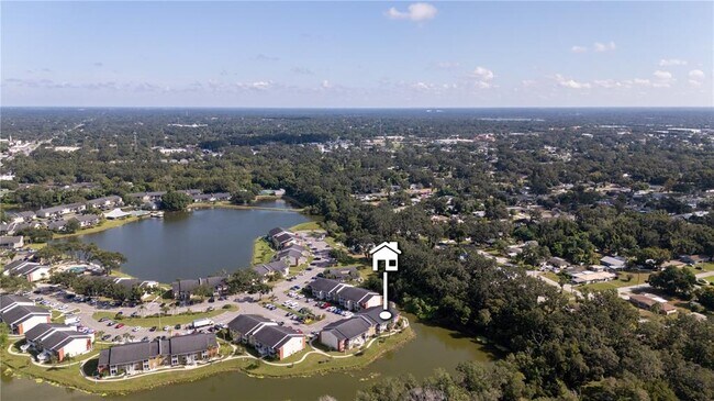 Building Photo - 806 Lake Haven Square