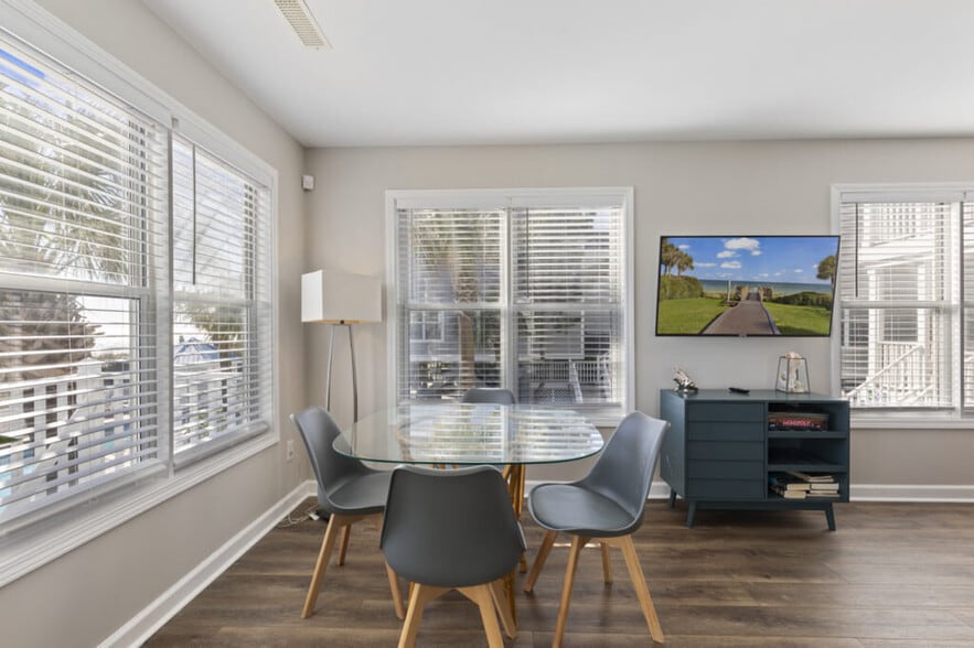 Building Photo - 1426 N Waccamaw Dr