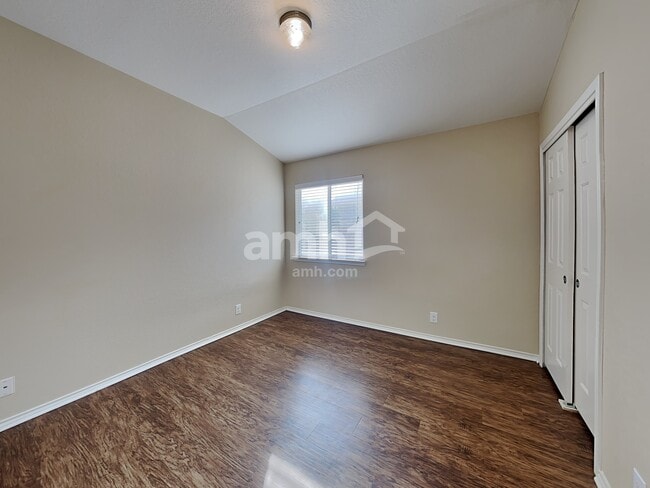 Building Photo - 2135 Wiltshire Dr