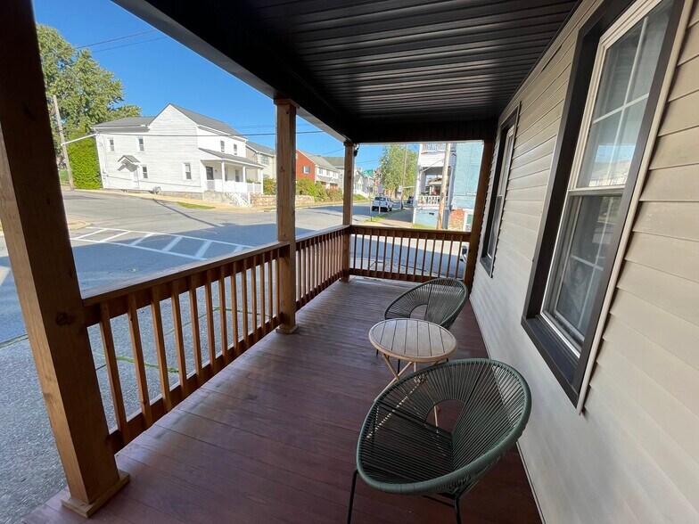 Building Photo - 162-201 E Front St