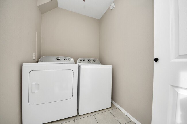 Building Photo - 9535 Vogue Ln