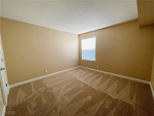 Building Photo - 3135 S Mojave Rd