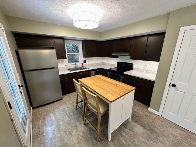 Building Photo - AVAILABLE NOW! Spacious 4 BR, 2 Bath House! Wood Floors, Attached Garage, W/D Included