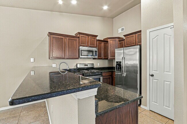 Building Photo - 14352 S Cave Ave